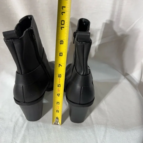 Dolce Vita Nilano Black Faux Leather Ankle Boots Size 9 - Picture 4 of 7